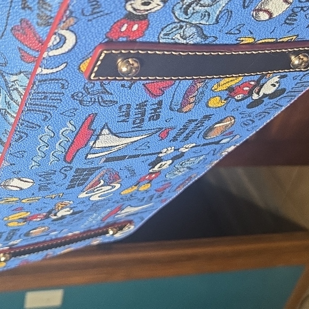 Dooney And Bourke Chicago Tote - Picture 5 of 6
